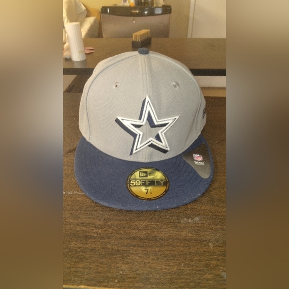 Used Dallas cowboy fitted hat size 7 1/4 - Picture 1 of 5